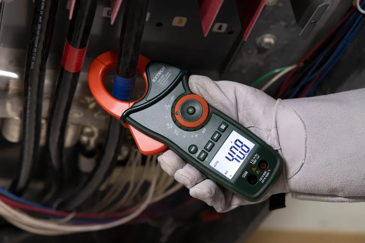 แคลมป์มิเตอร์ 1000 A True RMS AC Clamp Meter with IR รุ่น EX820A