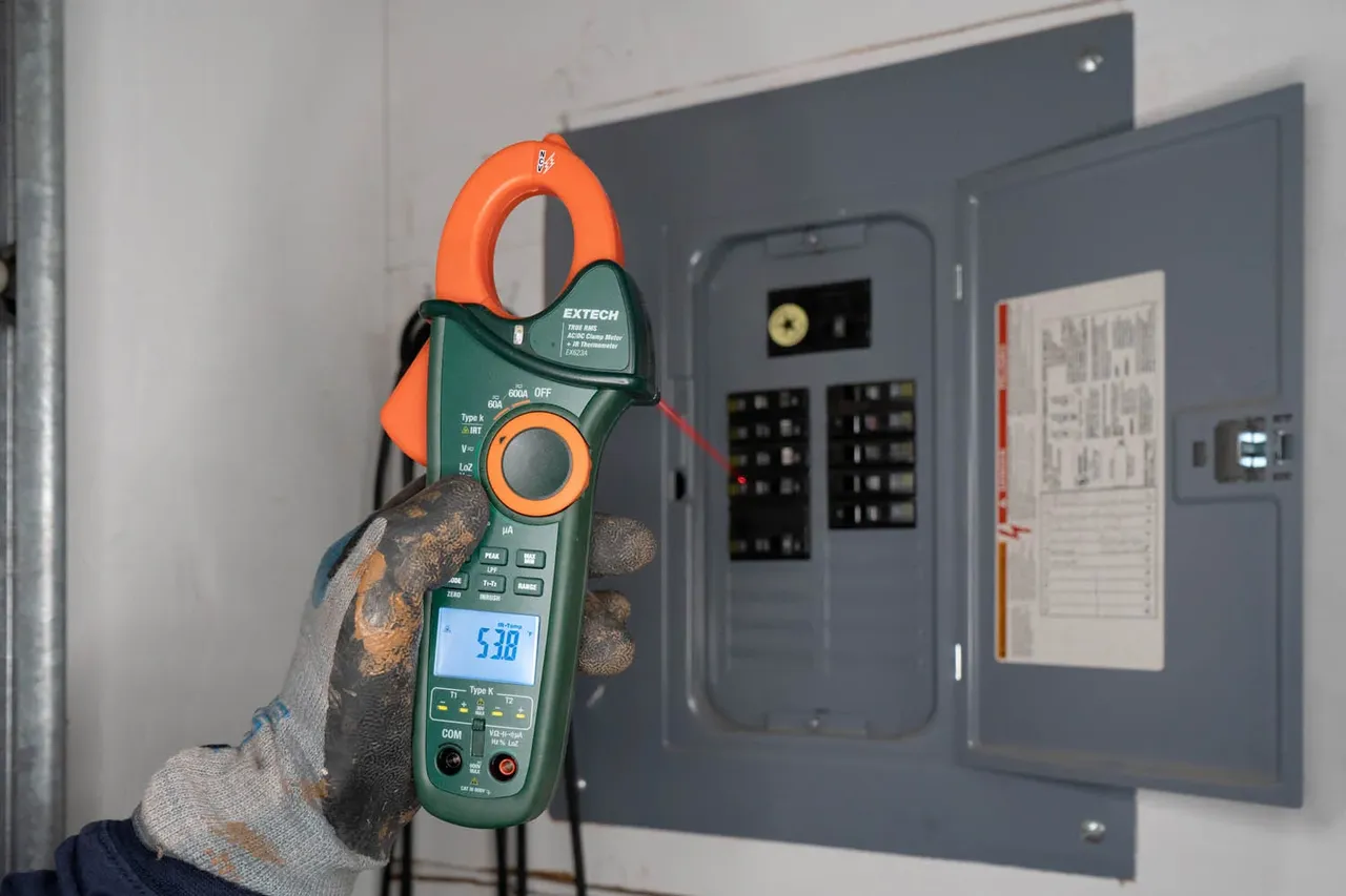 แคลมป์มิเตอร์ 600 A Dual Input Clamp Meter with IR Thermometer and NCV รุ่น EX623A