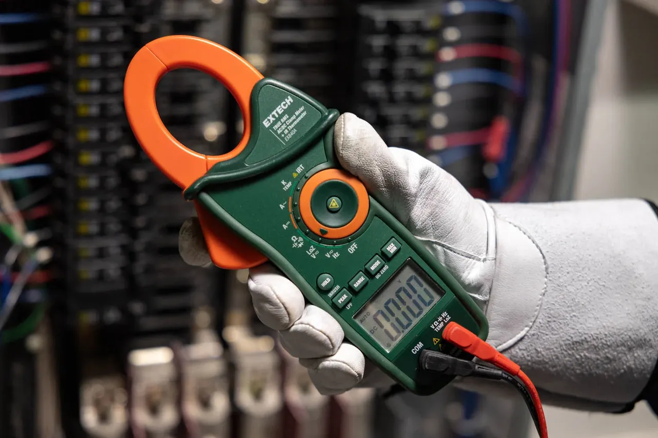 แคลมป์มิเตอร์ 1000 A Clamp Meter with IR Thermometer รุ่น EX840A
