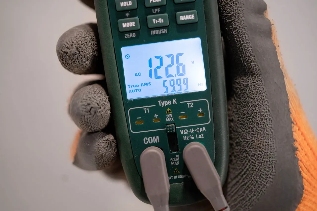 แคลมป์มิเตอร์ 600 A Dual Input Clamp Meter with IR Thermometer and NCV รุ่น EX623A